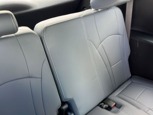 Used 2024 Buick Enclave Essence w/ Sport Touring Edition AWD/4WD image 31