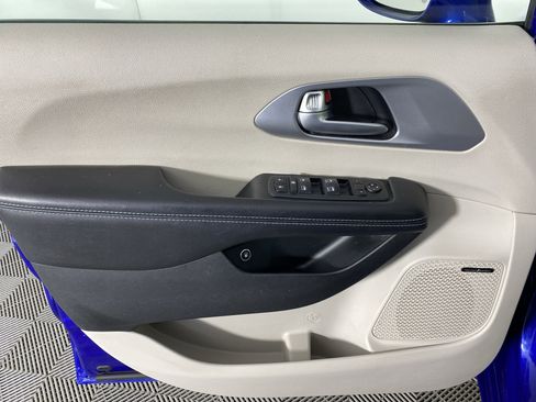 Used 2018 Chrysler Pacifica Limited w/ Advanced Safetytec Group image 14