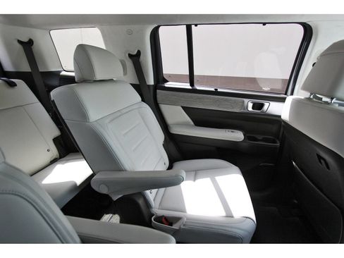 Used 2025 Hyundai Santa Fe Calligraphy AWD/4WD image 14