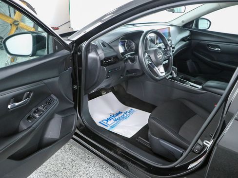 Used 2024 Nissan Sentra SV FWD image 3