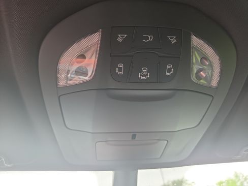 New 2027 Chrysler Pacifica Select FWD image 8