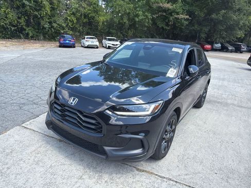 Used 2025 Honda HR-V Sport image 3