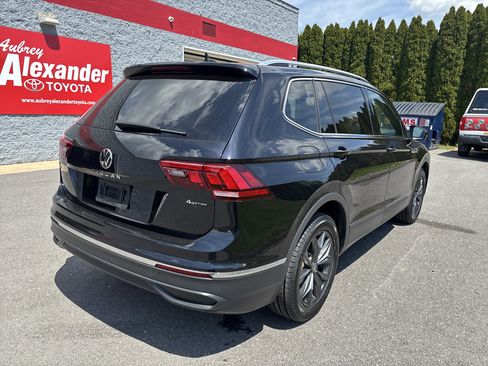 Used 2022 Volkswagen Tiguan SE AWD/4WD image 3