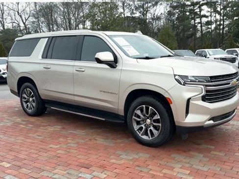 Used 2022 Chevrolet Suburban LT image 5