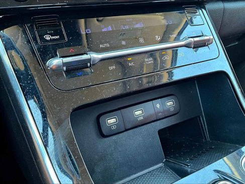 Used 2022 Kia Carnival SX Prestige image 27