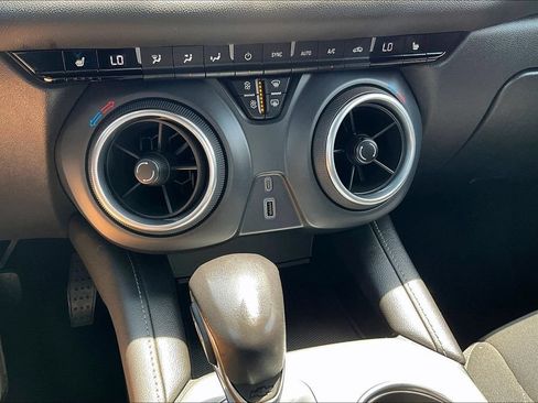 Used 2020 Chevrolet Blazer LT FWD image 31