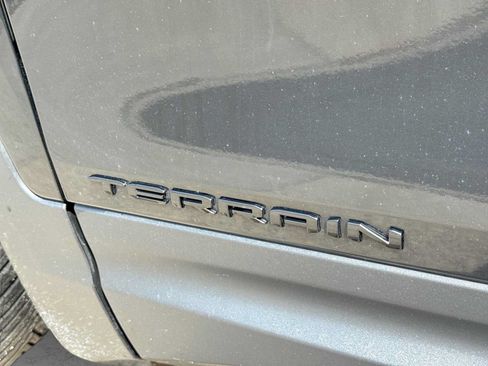 Used 2022 GMC Terrain SLT w/ Tech Package FWD image 12