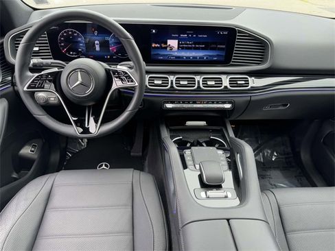 Used 2025 Mercedes-Benz GLE 580 4MATIC image 5