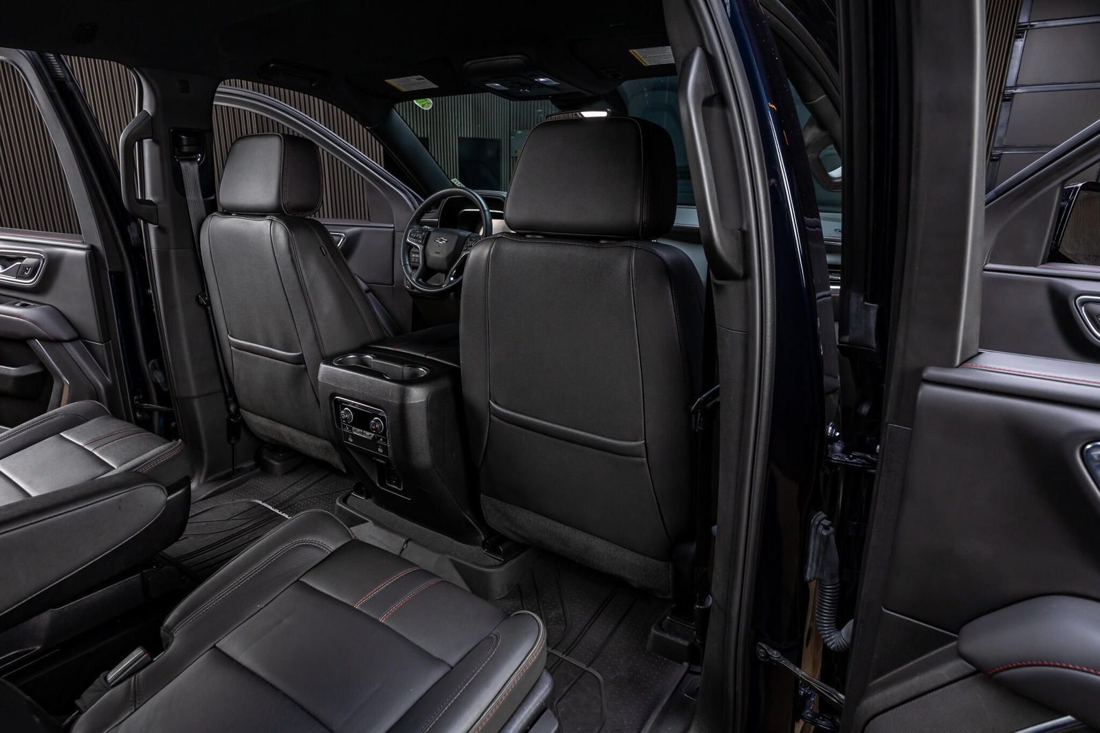 Used 2024 Chevrolet Tahoe RST w/ Luxury Package AWD/4WD image 27