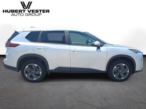 Used 2025 Nissan Rogue SV AWD/4WD image 5