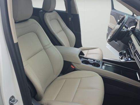 Used 2025 Lincoln Corsair Grand Touring AWD/4WD image 22