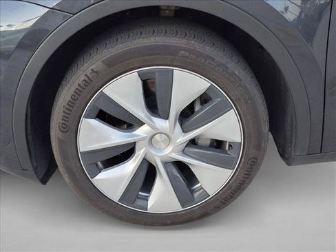 Used 2024 Tesla Model Y Long Range AWD/4WD image 9