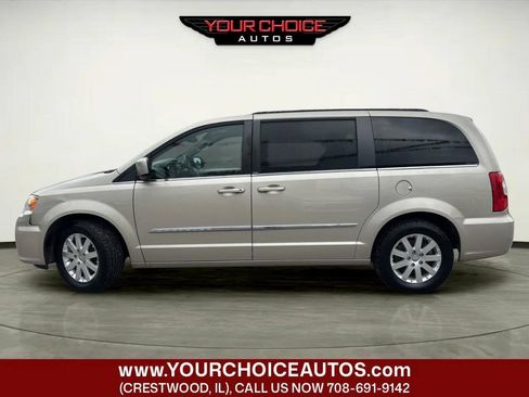 Used 2014 Chrysler Town & Country Touring FWD image 2