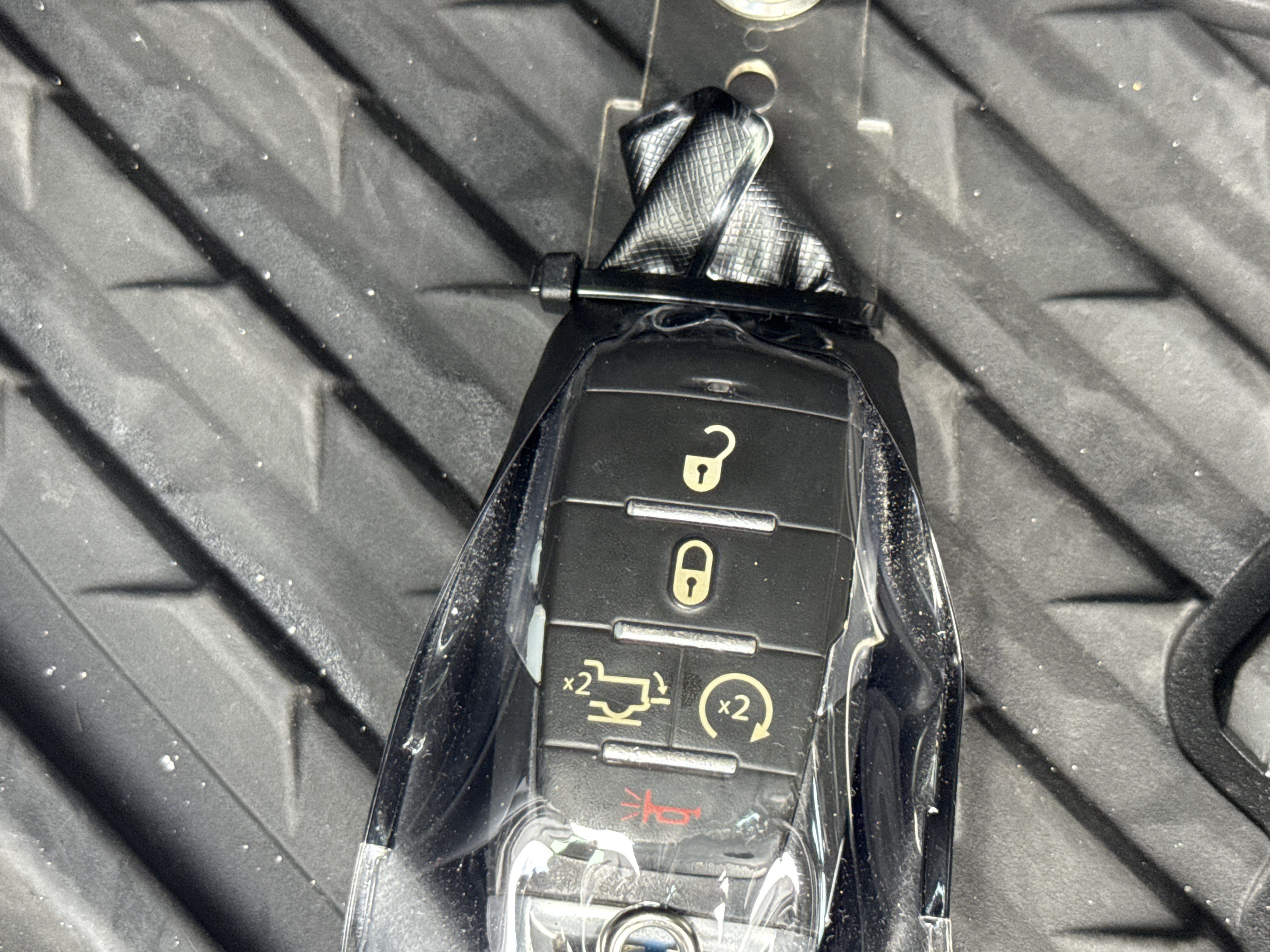 Used 2019 RAM 1500 Laramie AWD/4WD image 38