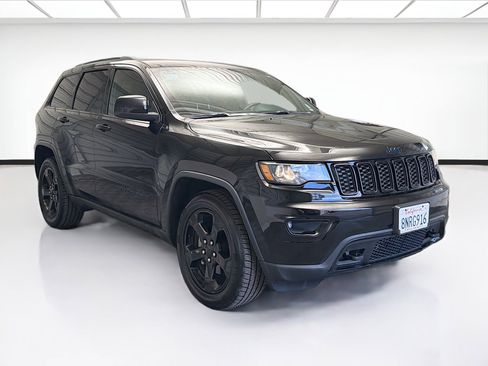 Used 2019 Jeep Grand Cherokee Laredo image 3