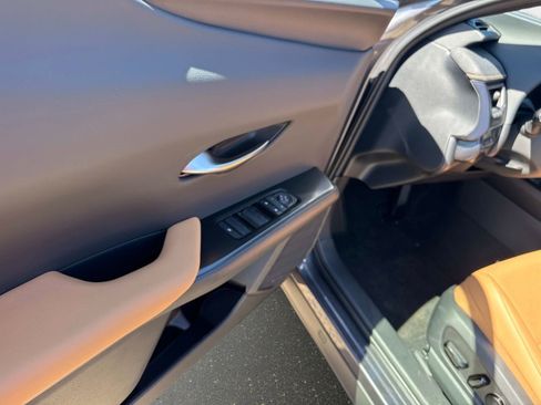 New 2026 Lexus UX 300h FWD image 18