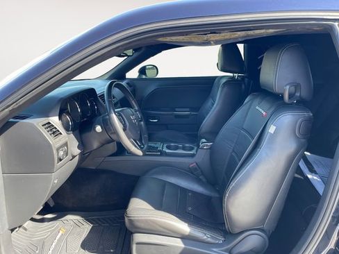 Used 2011 Dodge Challenger RWD image 9