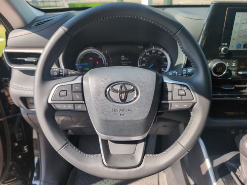 Certified 2026 Toyota Highlander XLE AWD/4WD image 18