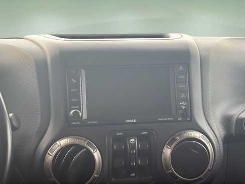 Used 2018 Jeep Wrangler Unlimited Sport AWD/4WD image 15
