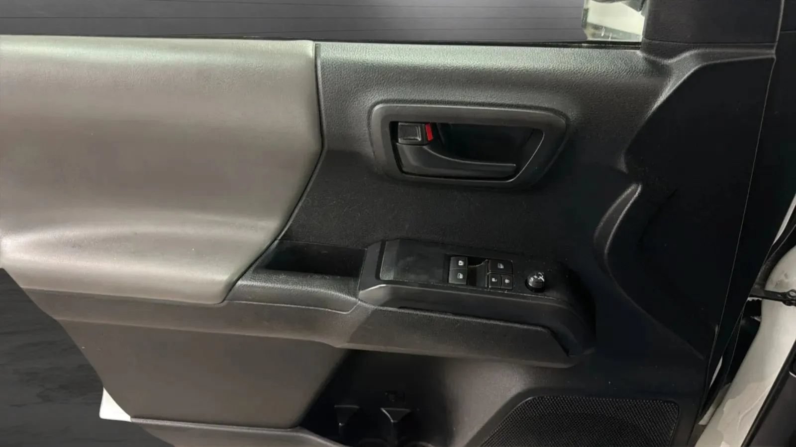Used 2022 Toyota Tacoma SR RWD image 16