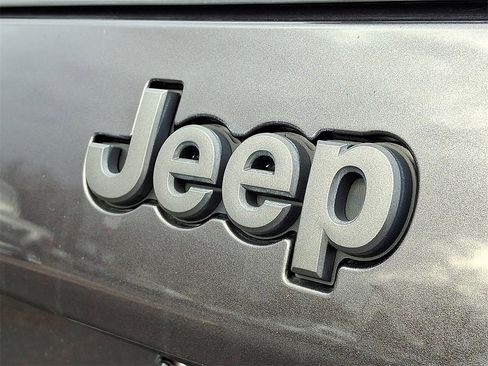 Used 2021 Jeep Cherokee Trailhawk w/ Technology Group image 32