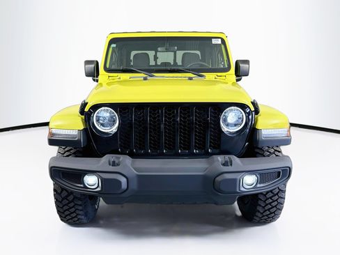 Used 2023 Jeep Gladiator Sport AWD/4WD image 2