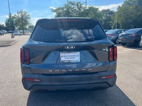 Used 2021 Kia Sorento LX FWD image 10