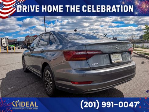 Used 2019 Volkswagen Jetta SE w/ Cold Weather Package FWD image 5