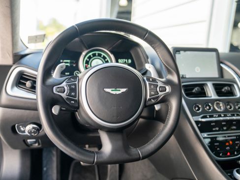 Used 2019 Aston Martin DB11 Coupe image 11