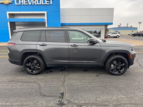 Used 2025 Jeep Grand Cherokee L Limited w/ Black Appearance Package image 2