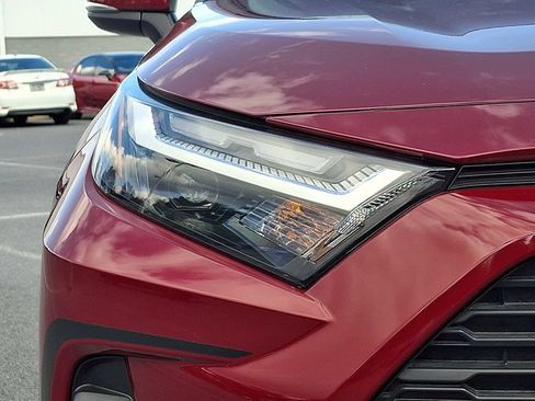 Used 2022 Toyota RAV4 XLE Premium AWD/4WD image 9