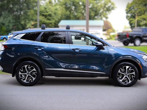 Used 2023 Kia Sportage EX AWD/4WD image 4