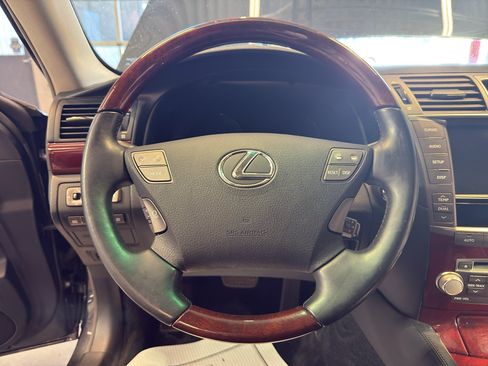 Used 2011 Lexus LS 460 AWD w/ Comfort Pkg image 18