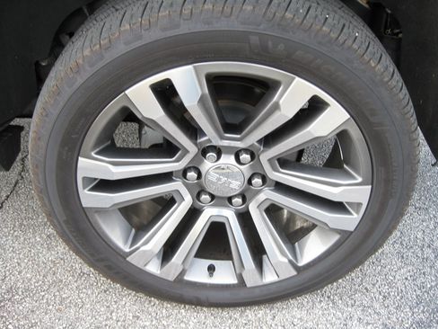 Used 2019 GMC Yukon Denali w/ Denali Ultimate Package image 9