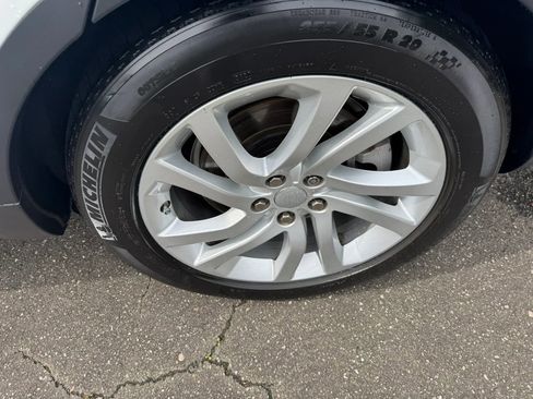Used 2018 Land Rover Discovery HSE AWD/4WD image 14
