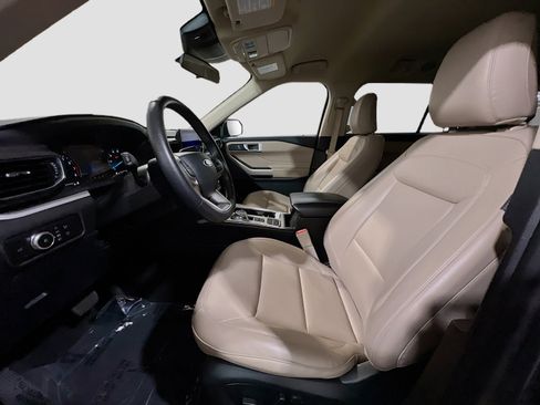 Used 2023 Ford Explorer XLT w/ Equipment Group 202A image 14
