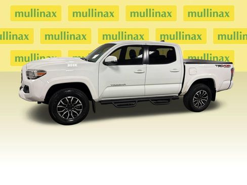 Used 2020 Toyota Tacoma TRD Sport AWD/4WD image 9