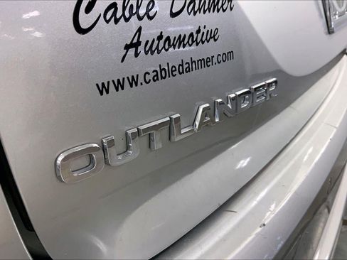 Used 2024 Mitsubishi Outlander SE AWD/4WD image 8