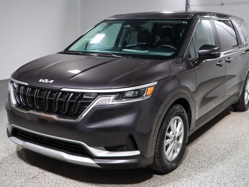 Used 2024 Kia Carnival LX image 32