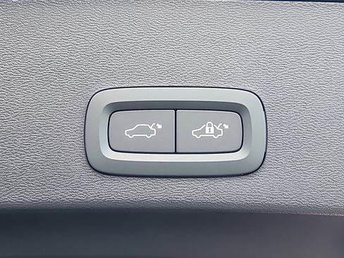 New 2026 Volvo XC40 B5 Ultra w/ Protection Package Premier image 13