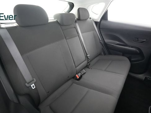 Used 2024 Hyundai Kona SE FWD image 5