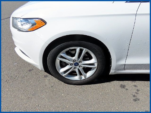 Used 2018 Ford Fusion SE w/ Fusion SE Technology Package FWD image 4