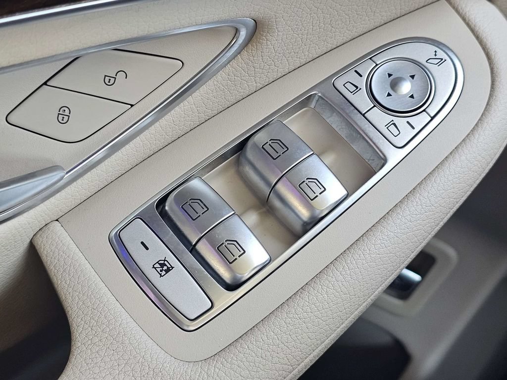 Used 2020 Mercedes-Benz GLC 300 image 26