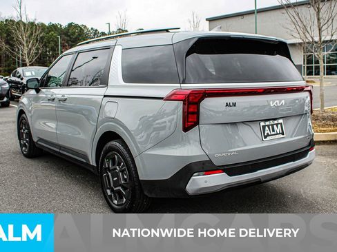Used 2025 Kia Carnival EX image 5