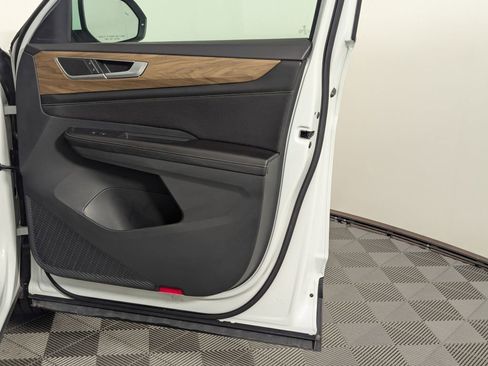 Used 2024 Volkswagen Atlas SE image 51