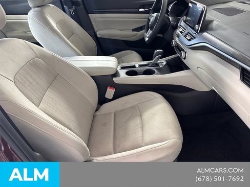 Used 2025 Nissan Altima 2.5 SV FWD image 17