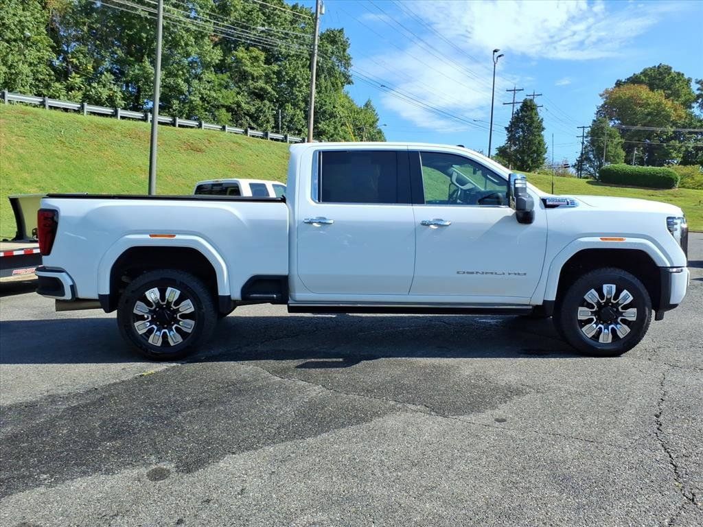 Used 2024 GMC Sierra 3500 Denali w/ Denali Reserve Package AWD/4WD image 2