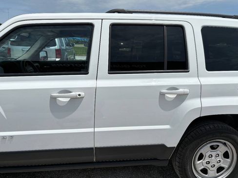 Used 2016 Jeep Patriot Sport w/ Power Value Group AWD/4WD image 17