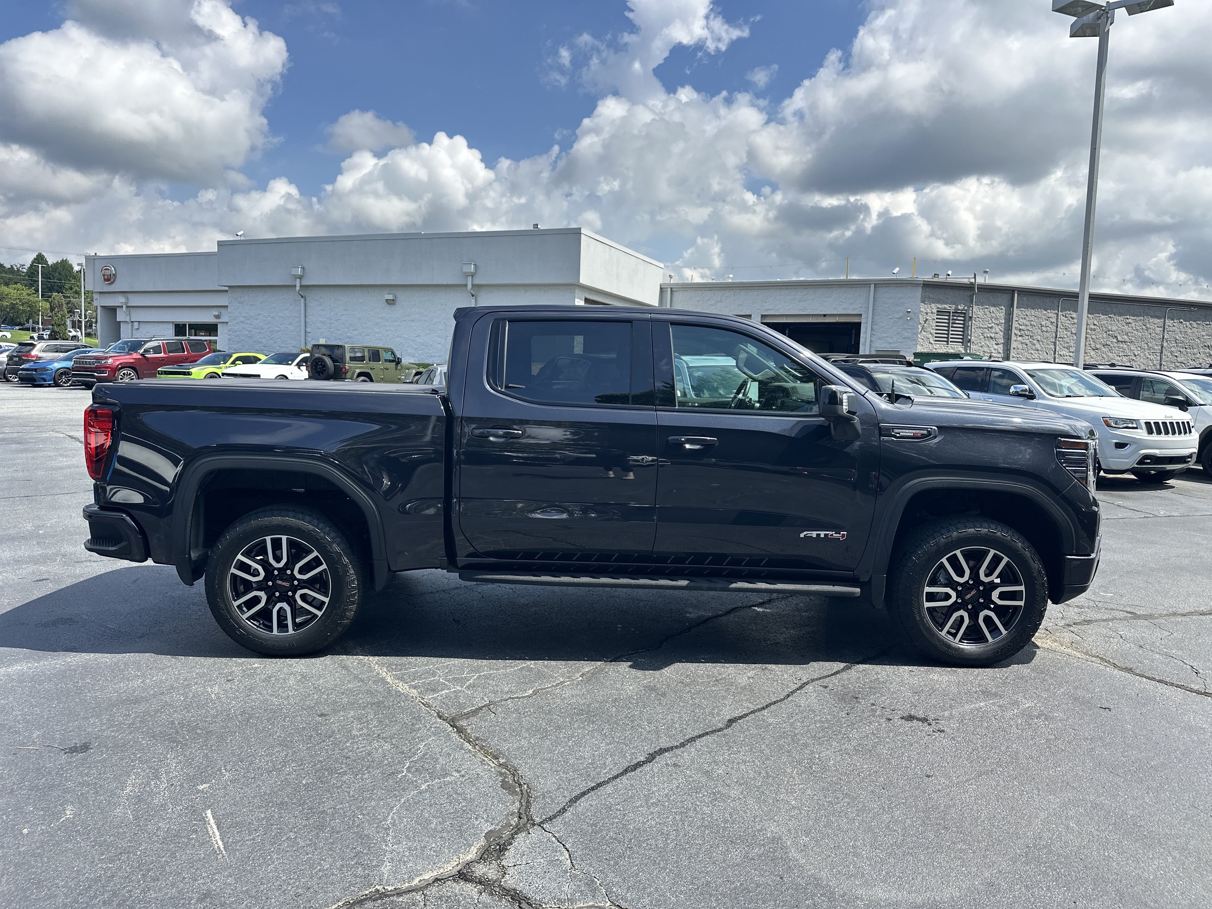 Used 2023 GMC Sierra 1500 AT4 w/ AT4 Premium Package AWD/4WD image 10