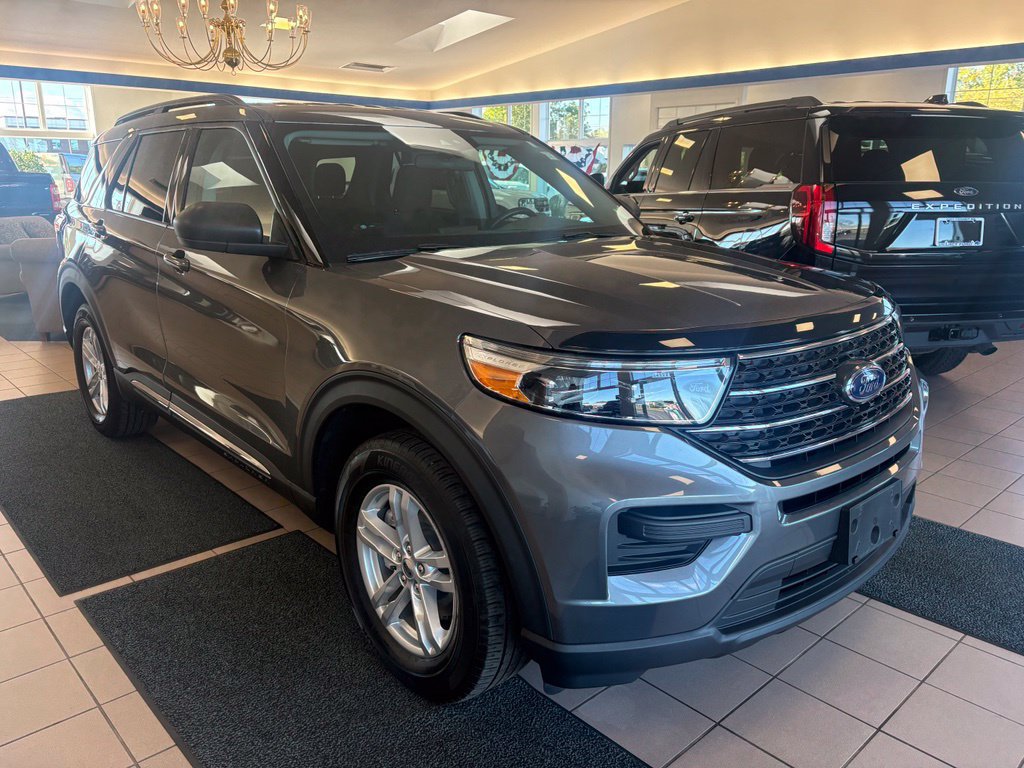 Used 2022 Ford Explorer XLT AWD/4WD image 5